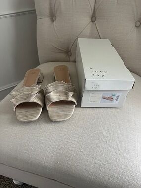 a new day Neutral Braided Raffia Slide Sandals size 8.5